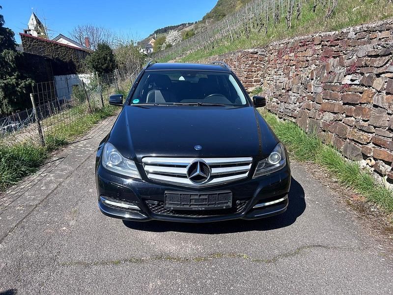 Gebraucht Mercedes C220 170 PS (125 kW) 2011 Schwarz Kombi