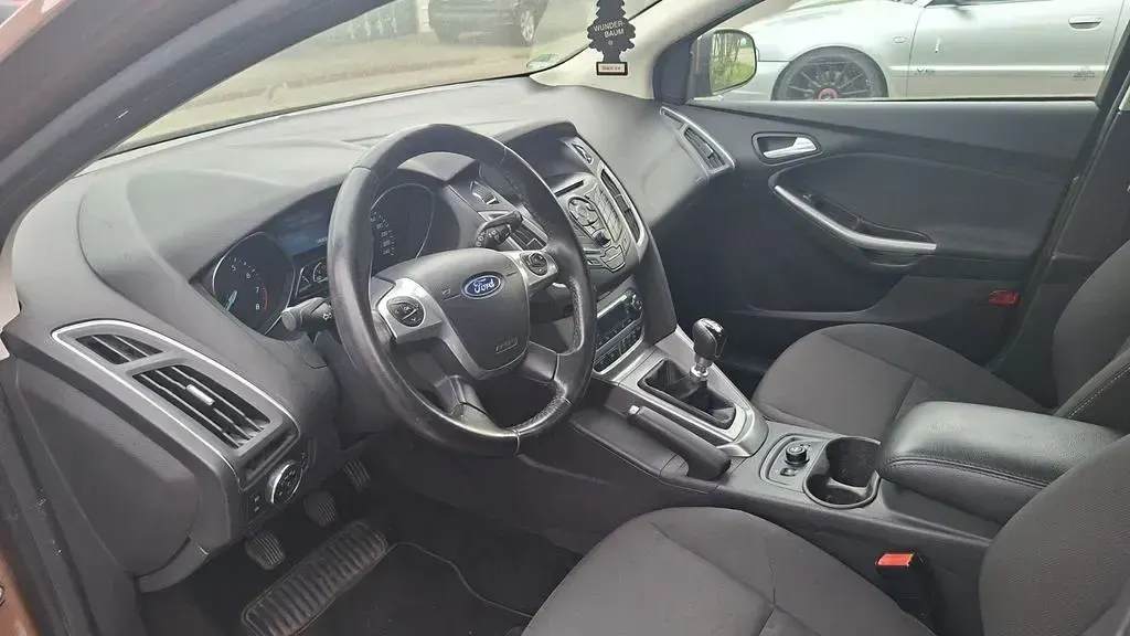Occasion Ford Focus Trend 125 ch (91 kW) 2014 Marron Berline