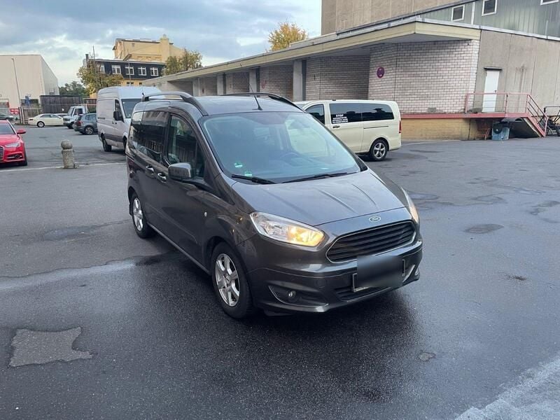 Grau Gebraucht 2016 Ford Tourneo Courier Titanium Van / Kleinbus | 6.999 € (Superpreis) - Bild 1/4