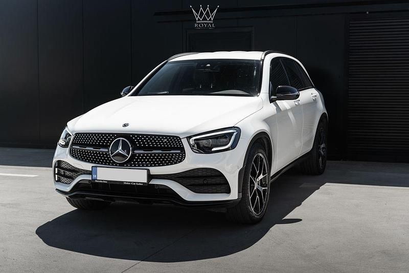 Weiß Gebraucht 2019 Mercedes GLC300 AMG line SUV | 37.999 € (Fairer Preis) - Bild 1/4