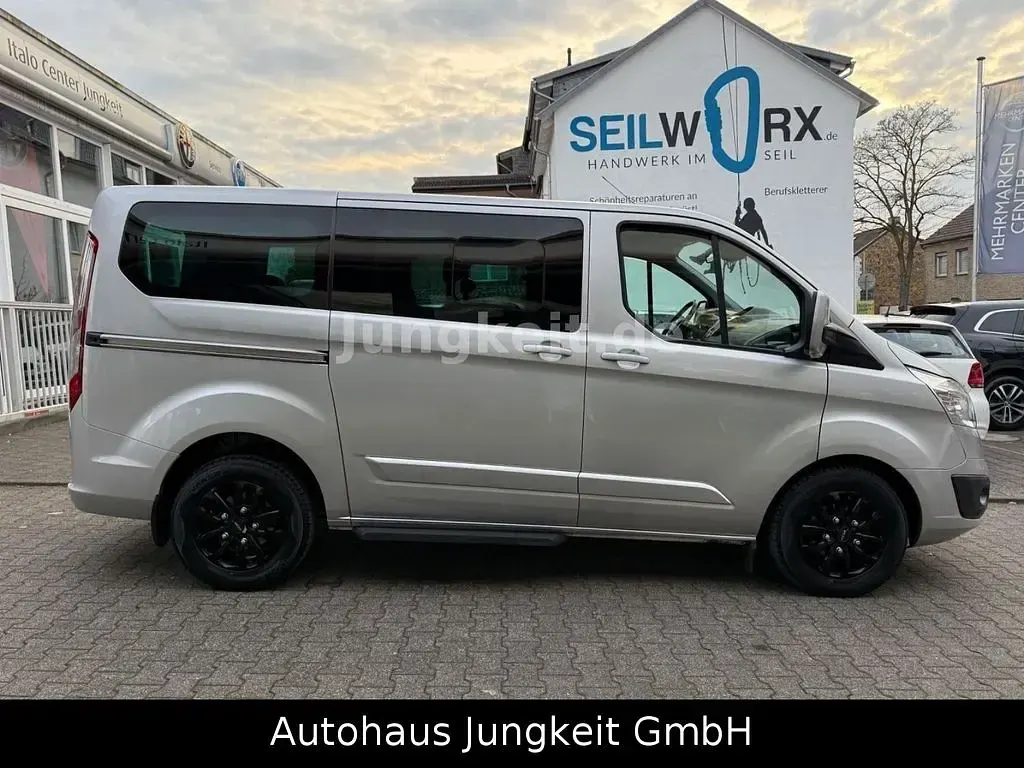 Gebraucht Ford Transit Titanium 170 PS (125 kW) 2016 Silber Kombi
