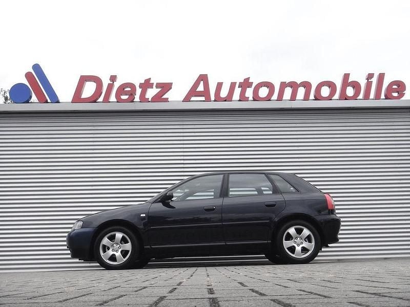 Dunkelblau (metallic) Gebraucht 2002 Audi A3 Attraction Limousine | 1.500 € (Guter Preis) - Bild 1/4
