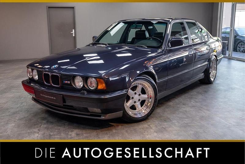 Macaoblau metallic Gebraucht 1991 BMW M5 Performance Limousine | 44.990 € - Bild 1/2