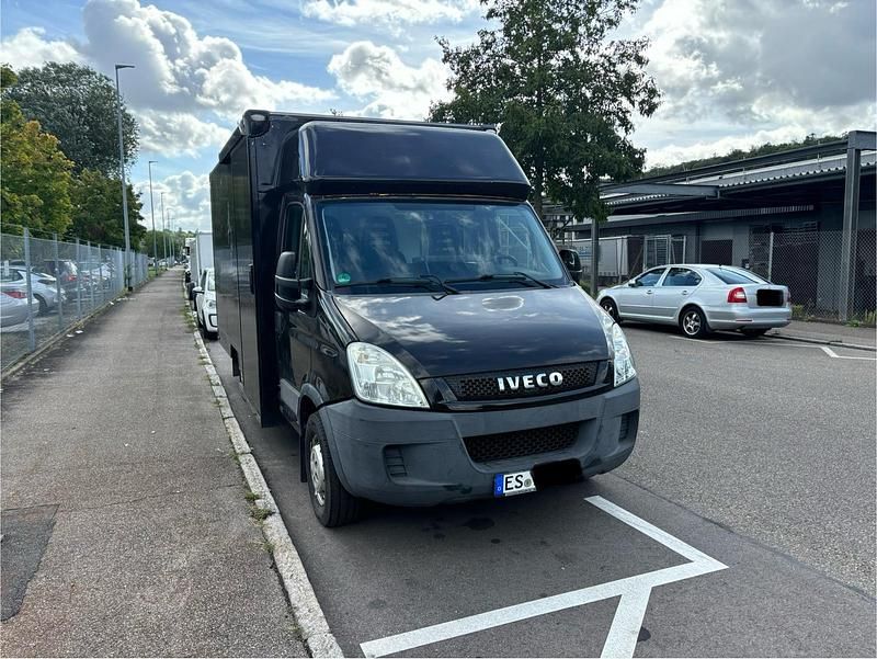 Braun Gebraucht 2011 Iveco Daily Limousine | 15.990 € - Bild 1/4