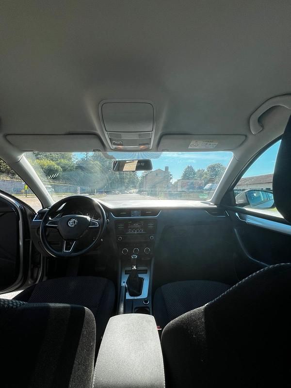 Gebraucht Skoda Octavia 81 PS (59 kW) 2015 Gelb Kombi