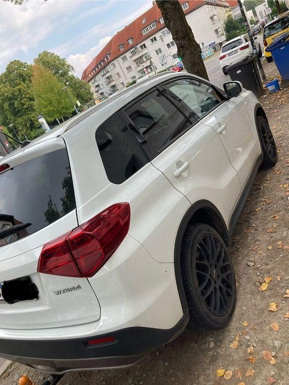Weiß Gebraucht 2019 Suzuki Vitara Comfort SUV | 15.500 € (Fairer Preis) - Bild 1/3