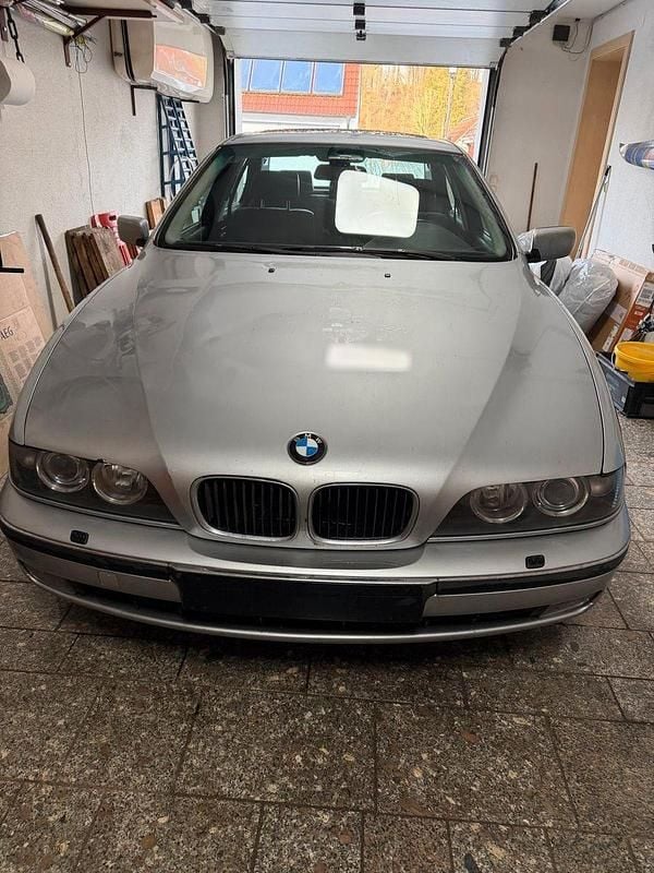 Gebraucht BMW 528 193 PS (141 kW) 1996 Silber Limousine