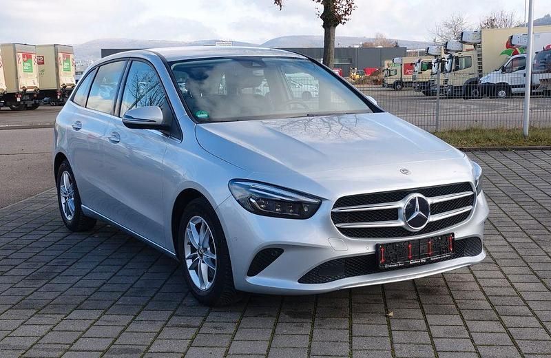 Iridiumsilber (metallic) Gebraucht 2019 Mercedes B200 Business Van / Kleinbus | 22.000 € (Guter Preis) - Bild 1/4