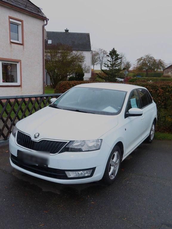 Gebraucht Skoda Rapid Cool Edition 105 PS (77 kW) 2015 Weiß Kleinwagen