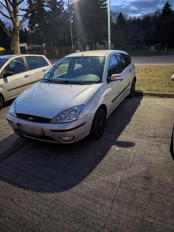 Gebraucht Ford Focus Ghia 101 PS (74 kW) 2000 Silber Limousine