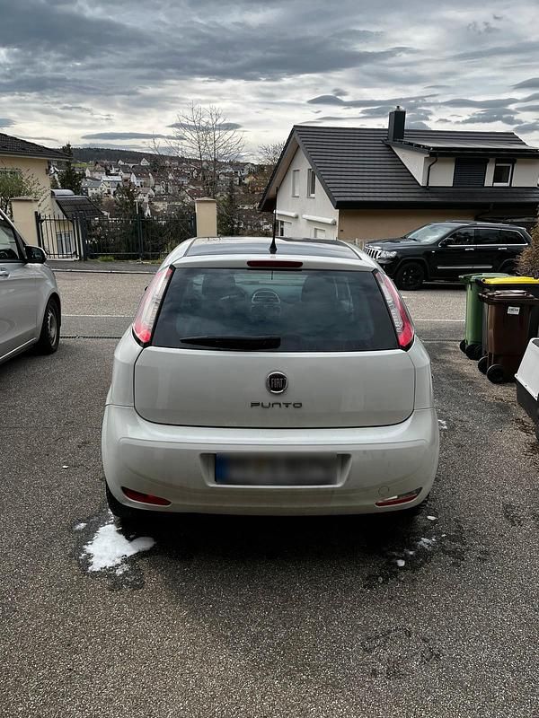 Gebraucht Fiat Punto 69 PS (50 kW) 2014 Weiß Kleinwagen