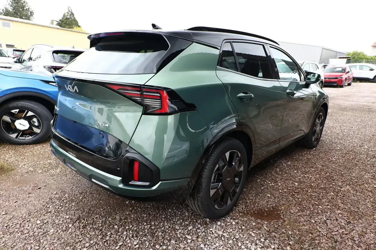 Neu Kia Sportage GT-Line 179 PS (131 kW) 2026 Experience green metallic kontra SUV