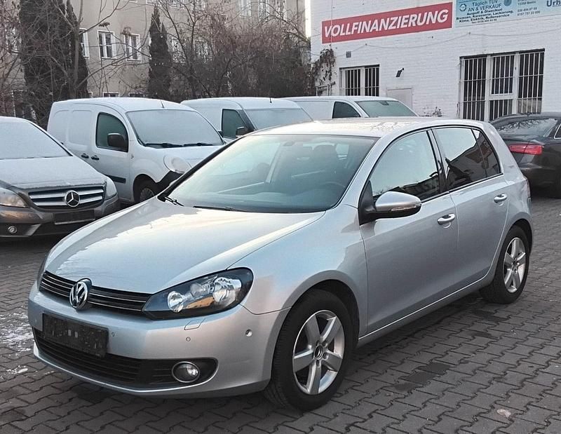 Silber Gebraucht 2010 VW Golf VI Team Kleinwagen | 5.350 € (Fairer Preis) - Bild 1/4