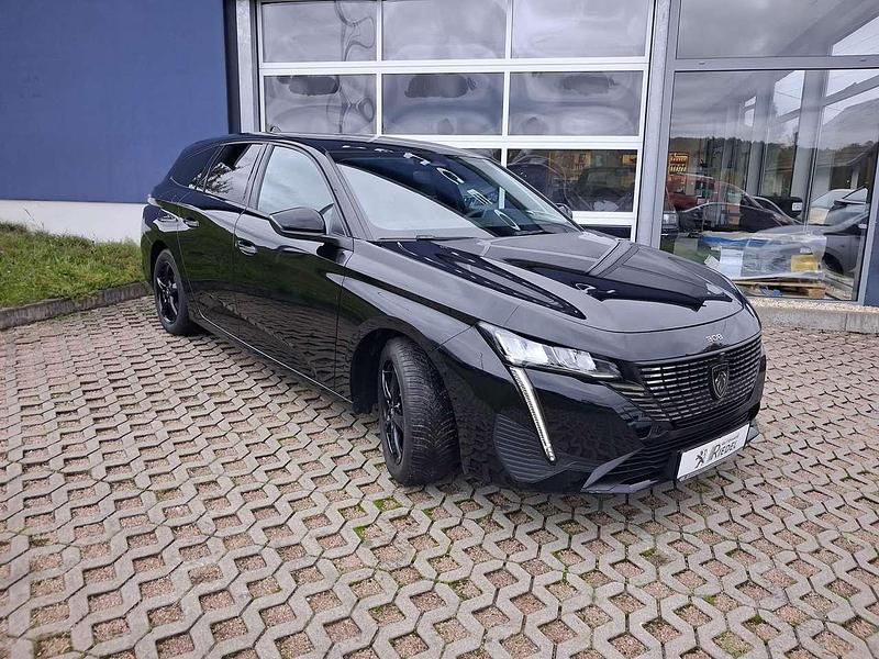 Lackierung schwarz perla nera Gebraucht 2023 Peugeot 308 Allure Kombi | 17.990 € (Fairer Preis) - Bild 1/4