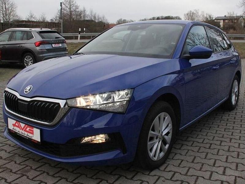 Blau Gebraucht 2024 Skoda Scala Ambition Kleinwagen | 20.450 € (Guter Preis) - Bild 1/4