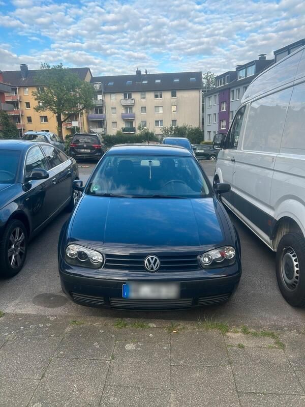 Blau Gebraucht 2001 VW Golf IV Kleinwagen | 1.000 € (Superpreis) - Bild 1/4