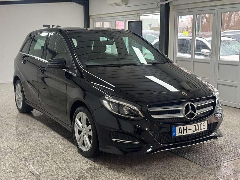 Gebraucht Mercedes B180 109 PS (80 kW) 2016 Kosmosschwarz  metalliclack Van / Kleinbus