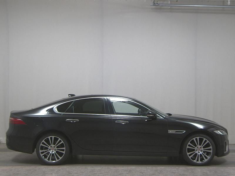 Schwarz Gebraucht 2021 Jaguar XF SE Limousine | 28.480 € (Fairer Preis) - Bild 1/4