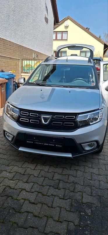 Gebraucht Dacia Sandero 90 PS (66 kW) 2018 Silber Kleinwagen