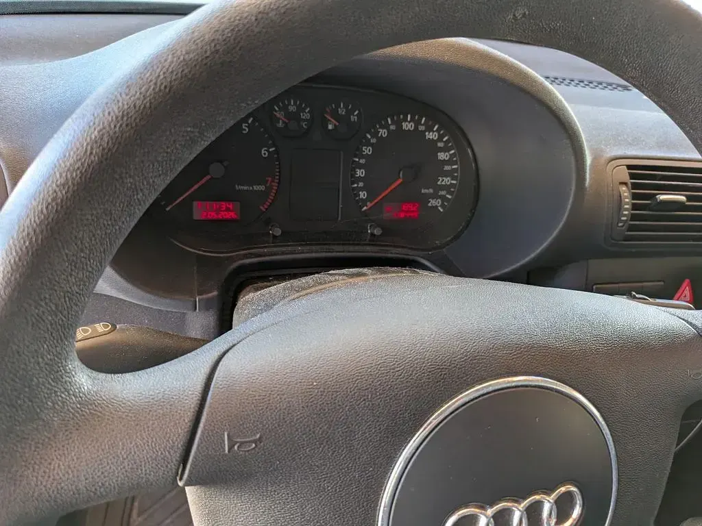Second-hand Audi A3 Ambiente 102 CP (75 kW) 2000 Argintiu Hatchback