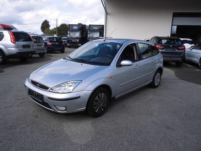 Silber Gebraucht 2002 Ford Focus Ghia Limousine | 790 € (Superpreis) - Bild 1/4