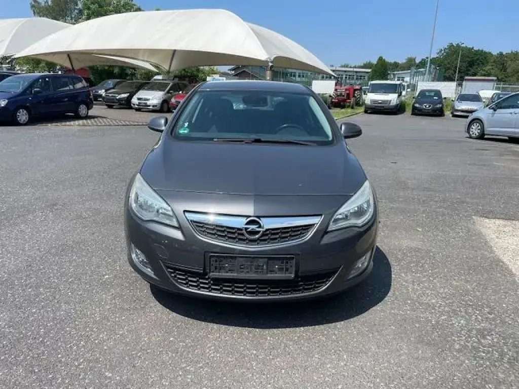 Gebraucht Opel Astra 179 PS (131 kW) 2011 Grau Limousine