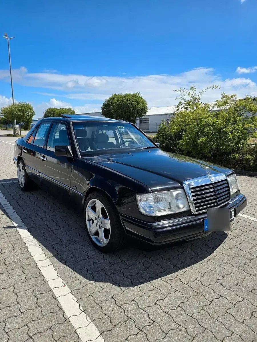 Gebraucht Mercedes 250 94 PS (69 kW) 1990 Schwarz Limousine