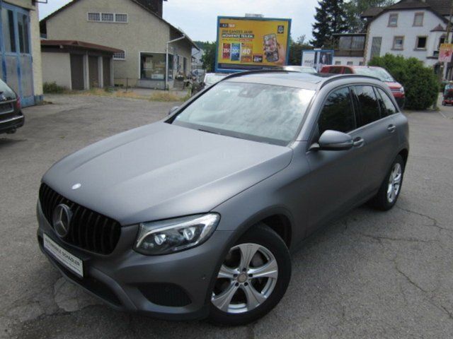 Schwarz metallic Gebraucht 2015 Mercedes GLC220 SUV | 22.900 € (Guter Preis) - Bild 1/4