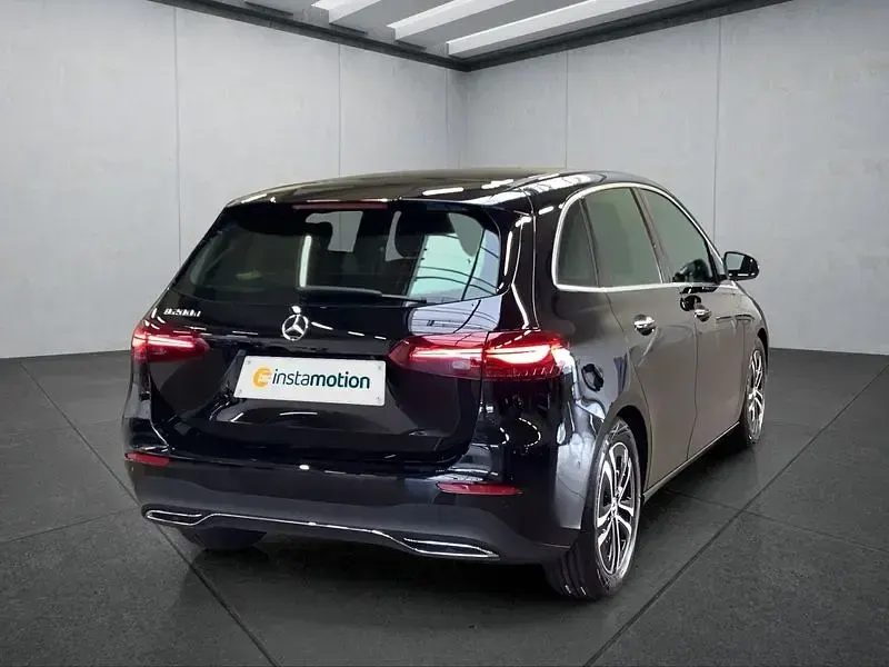 Gebraucht Mercedes B200 150 PS (110 kW) 2025 Schwarz Kleinwagen
