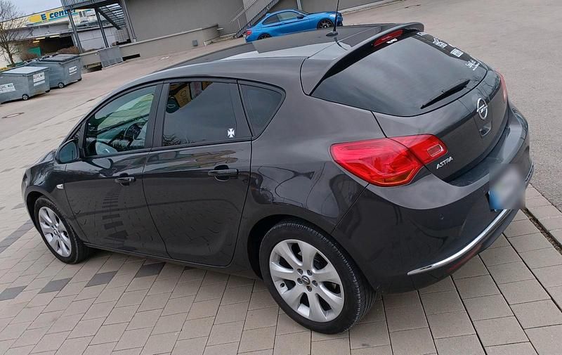 Gebraucht Opel Astra 116 PS (85 kW) 2014 Grau Limousine