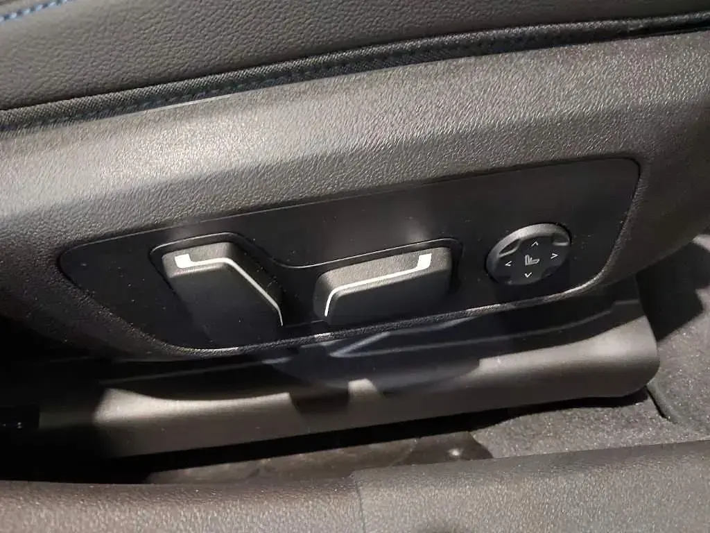 Gebraucht BMW 320 Performance 190 PS (139 kW) 2024 Grau Limousine