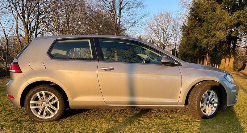 Gebraucht VW Golf VII Comfortline 110 PS (80 kW) 2018 Silber Limousine