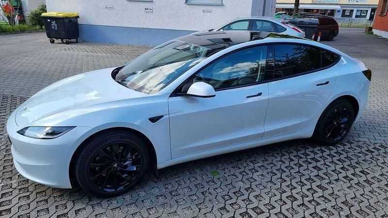 Weiß Gebraucht 2023 Tesla Model 3 Limousine | 32.000 € (Fairer Preis) - Bild 1/4