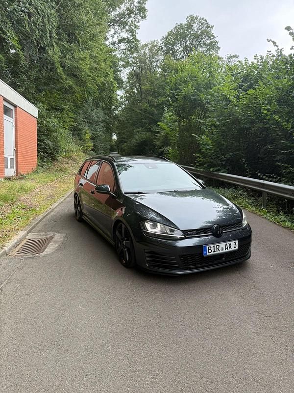 Grau Gebraucht 2015 VW Golf VII GTD Kombi | 10.799 € (Guter Preis) - Bild 1/4