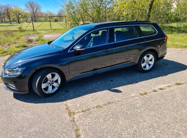 Schwarz Gebraucht 2019 VW Passat Comfortline Kombi | 17.200 € (Fairer Preis) - Bild 1/4
