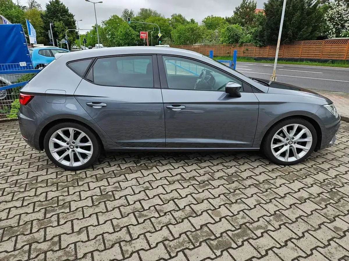 Używany Seat Leon FR 125 KM (91 kW) 2018 Szary Hatchback