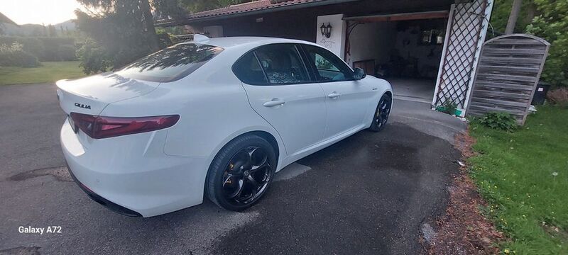 Weiß Gebraucht 2018 Alfa Romeo Giulia Veloce Limousine | 29.900 € (Etwas zu teuer) - Bild 1/4