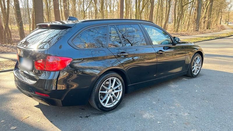 Gebraucht BMW 318 143 PS (105 kW) 2013 Schwarz Kombi