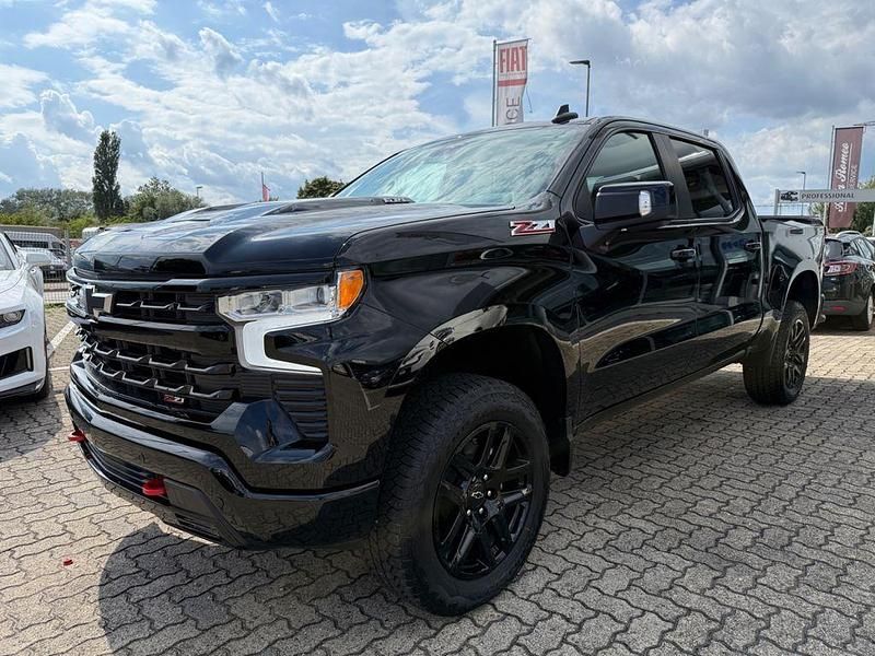 Neu Chevrolet Silverado LT 426 PS (313 kW) 2025 Schwarz SUV