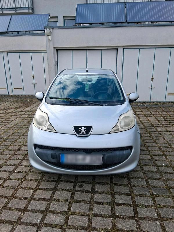 Gebraucht Peugeot 107 68 PS (50 kW) 2005 Silber Kleinwagen