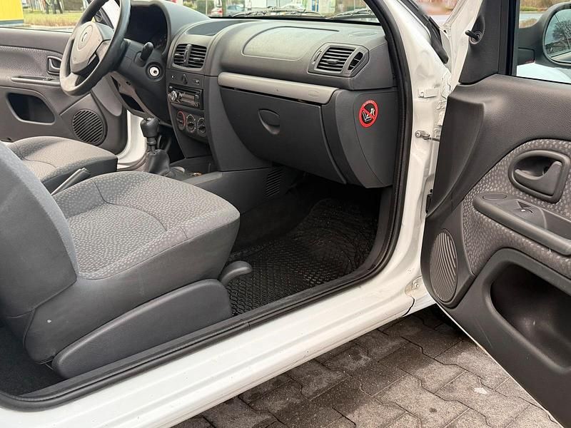 Gebraucht Renault Clio II 58 PS (42 kW) 2009 Weiß Kleinwagen