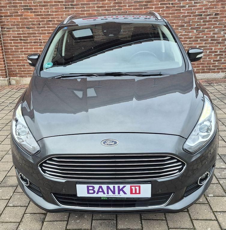 Gebraucht Ford S-MAX Titanium 165 PS (121 kW) 2019 Grau Van / Kleinbus