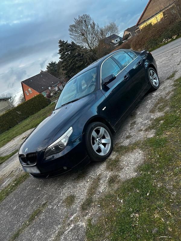 Second-hand BMW 520 170 CP (125 kW) 2003 Albastru Berlinǎ