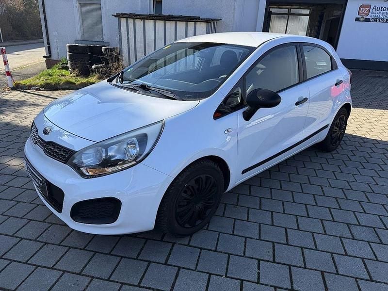 Gebraucht Kia Rio Attract 86 PS (63 kW) 2013 Weiß Limousine