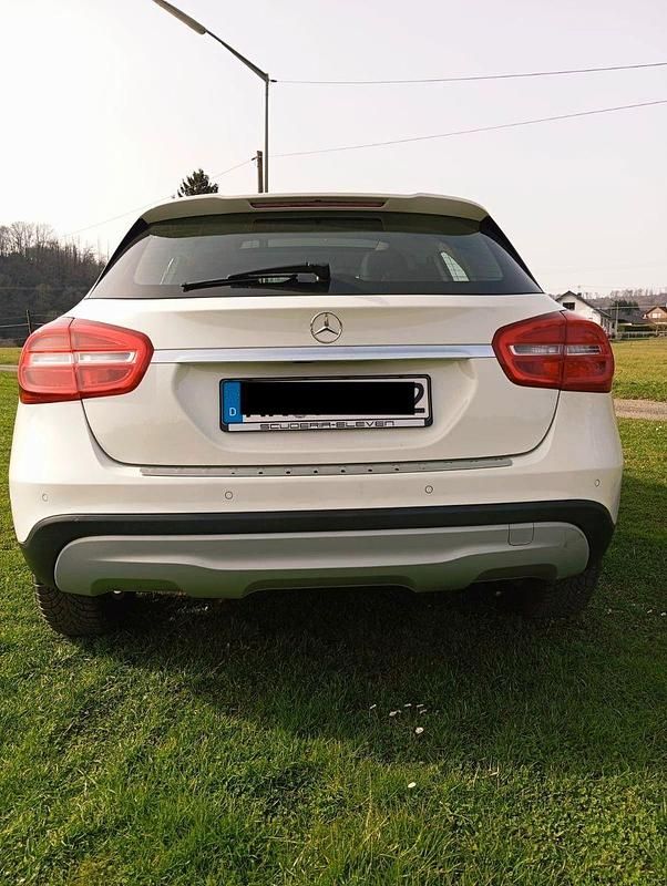 Gebraucht Mercedes GLA200 156 PS (114 kW) 2014 Weiß SUV