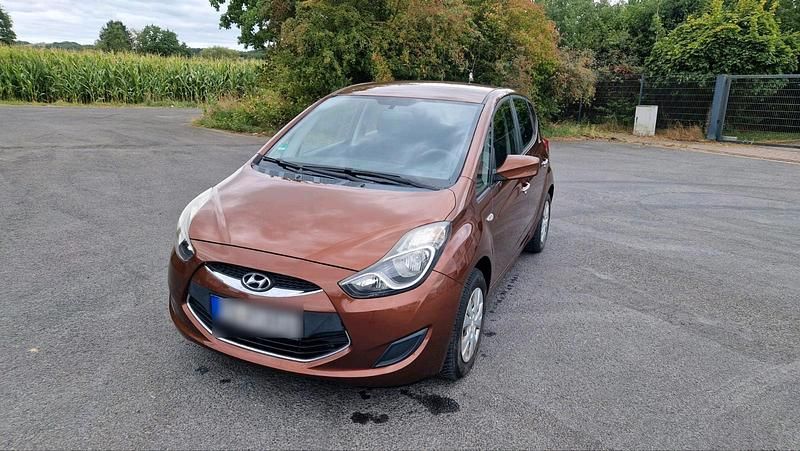 Braun Gebraucht 2013 Hyundai ix20 Van / Kleinbus | 5.000 € (Guter Preis) - Bild 1/4