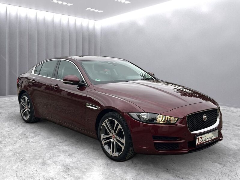 Montalcino red Gebraucht 2017 Jaguar XE Prestige Limousine | 17.999 € (Superpreis) - Bild 1/4