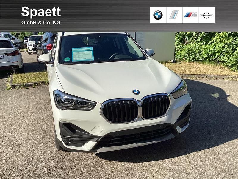 Alpinweiß uni Gebraucht 2022 BMW X1 Advantage SUV | 24.885 € (Fairer Preis) - Bild 1/4