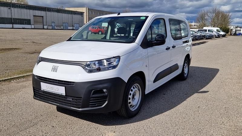 Weiß Gebraucht 2022 Fiat Doblò L2 50 kWh Van / Kleinbus | 27.970 € - Bild 1/4