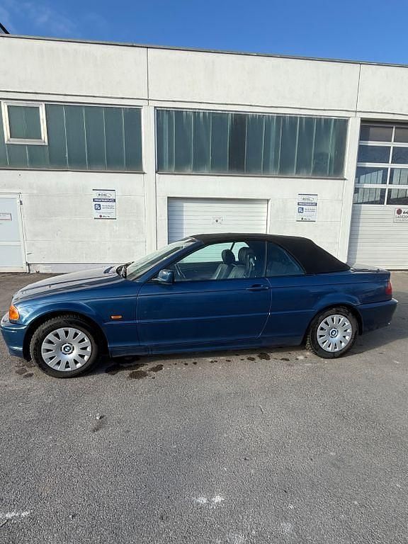 Gebraucht BMW 318 Cabriolet 143 PS (105 kW) 2002 Blau Cabrio